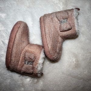 Pink & white faux fur baby boots